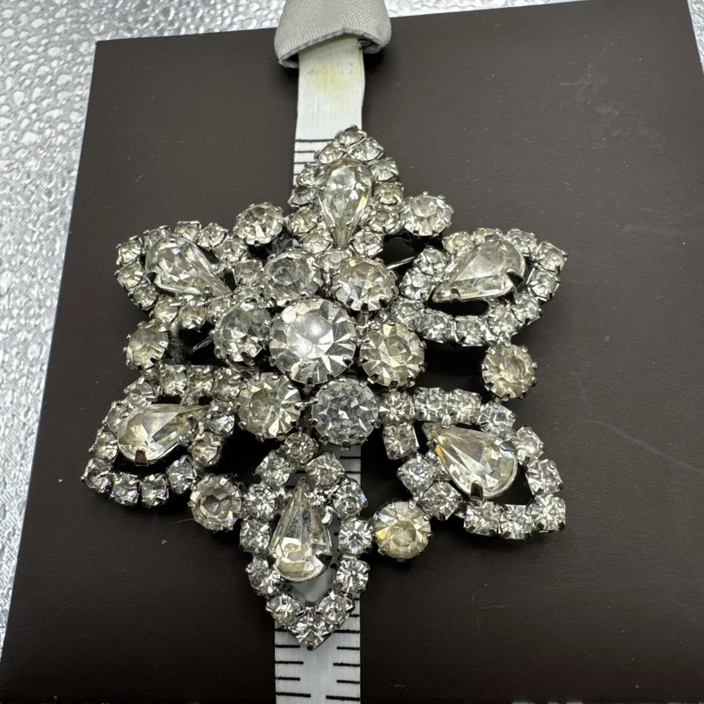 Weiss Signed 1950's Gorgeous Snow Flake Brooch Rhinestoned EUC Large Vintage